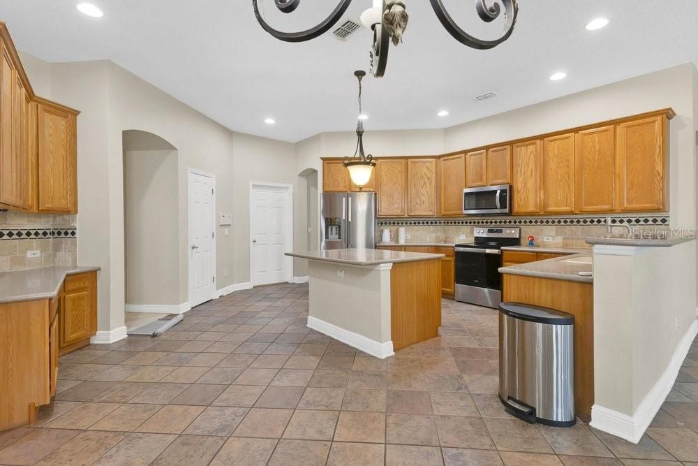For Sale: $669,000 (5 beds, 3 baths, 3279 Square Feet)