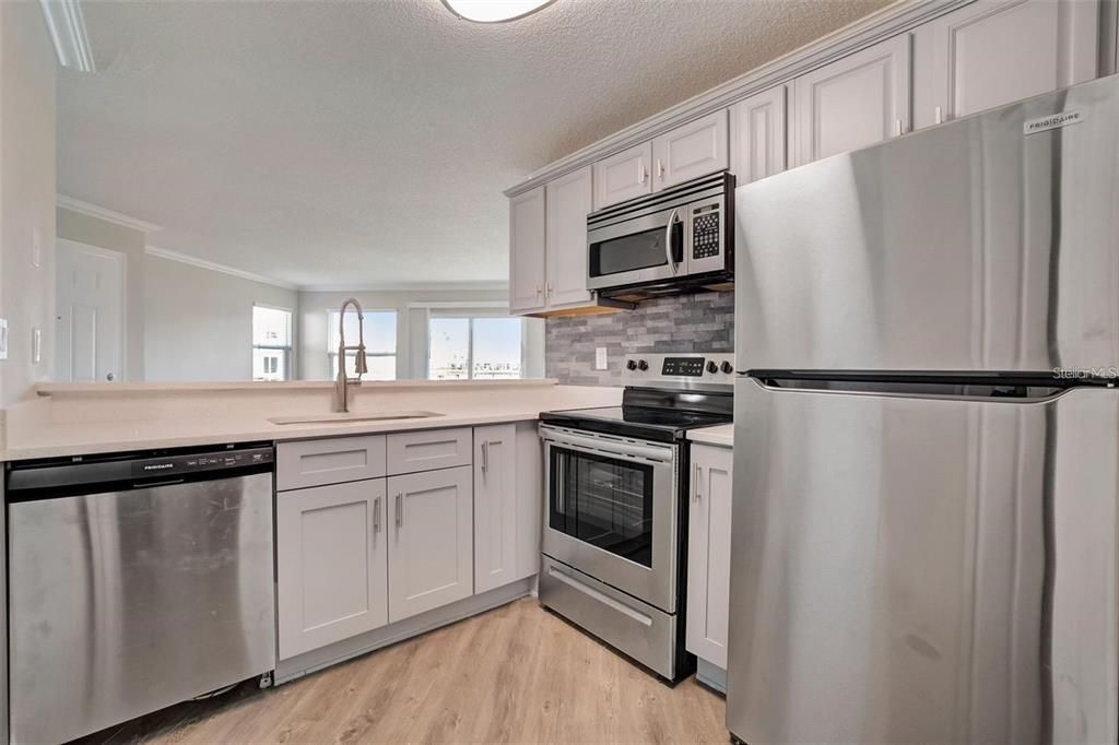 For Rent: $1,750 (2 beds, 2 baths, 930 Square Feet)