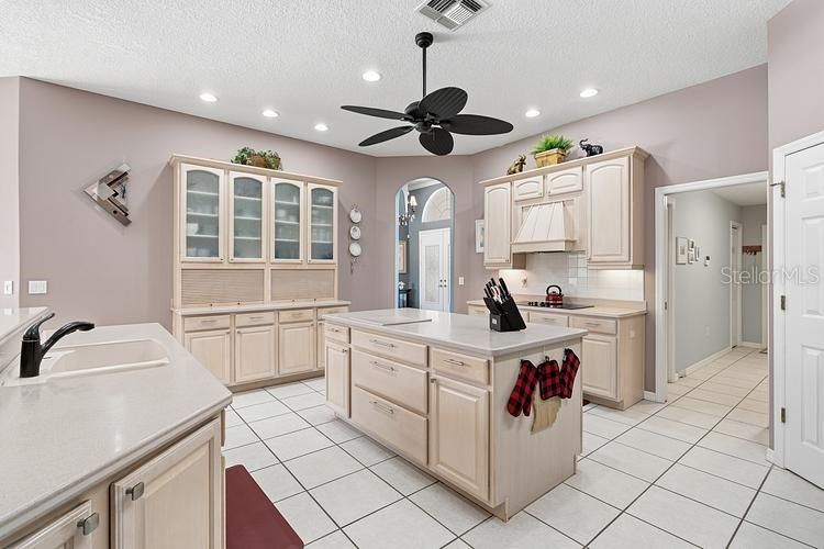 For Sale: $625,000 (3 beds, 3 baths, 3262 Square Feet)