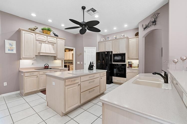 For Sale: $625,000 (3 beds, 3 baths, 3262 Square Feet)
