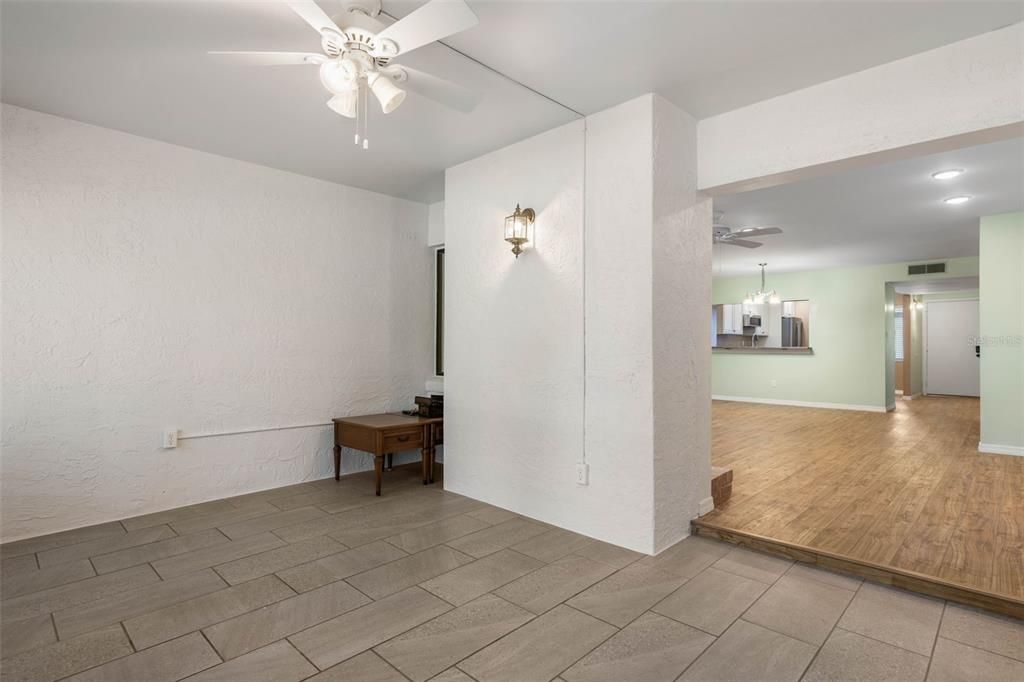 На продажу: $229,000 (2 спален, 2 ванн, 1184 Квадратных фут)