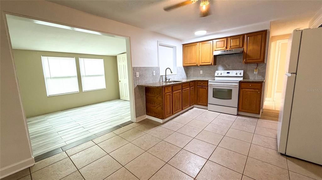 В аренду: $1,650 (3 спален, 2 ванн, 1266 Квадратных фут)