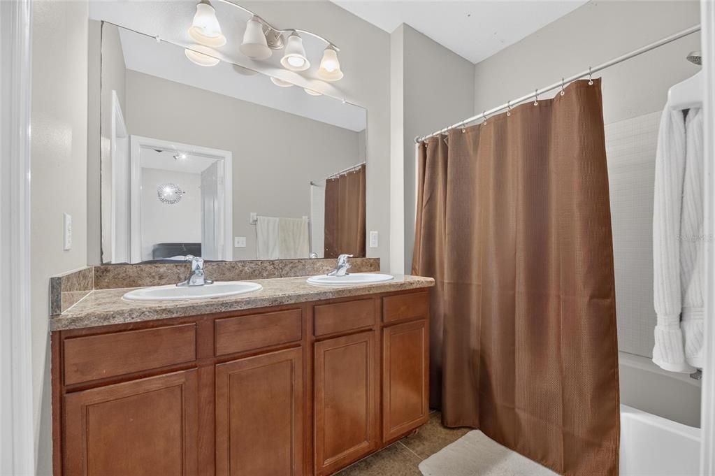 For Sale: $220,000 (2 beds, 2 baths, 1260 Square Feet)