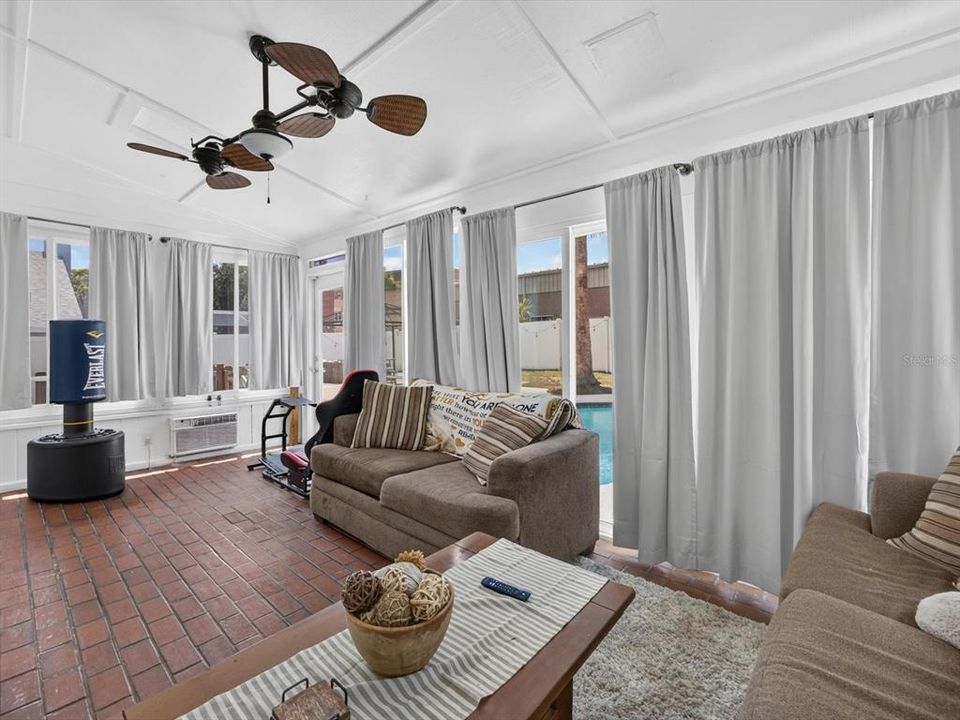 En Venta: $499,000 (4 camas, 2 baños, 2312 Pies cuadrados)
