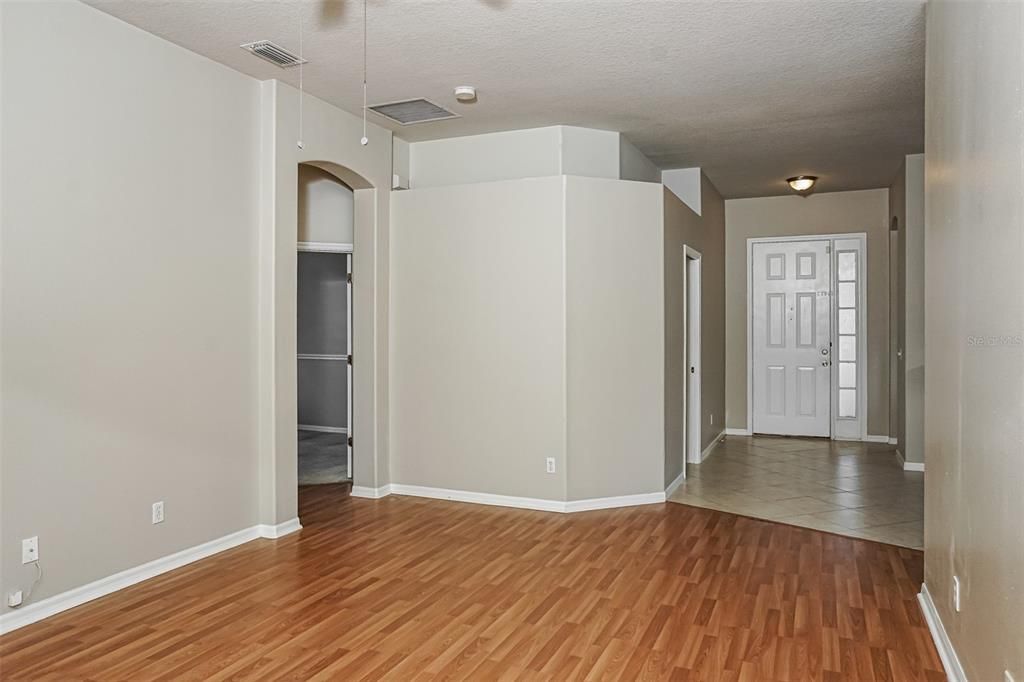 For Sale: $389,000 (3 beds, 2 baths, 1452 Square Feet)