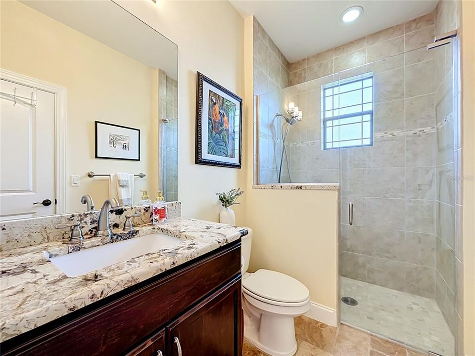 En Venta: $799,000 (3 camas, 2 baños, 2002 Pies cuadrados)