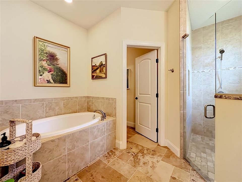 En Venta: $799,000 (3 camas, 2 baños, 2002 Pies cuadrados)