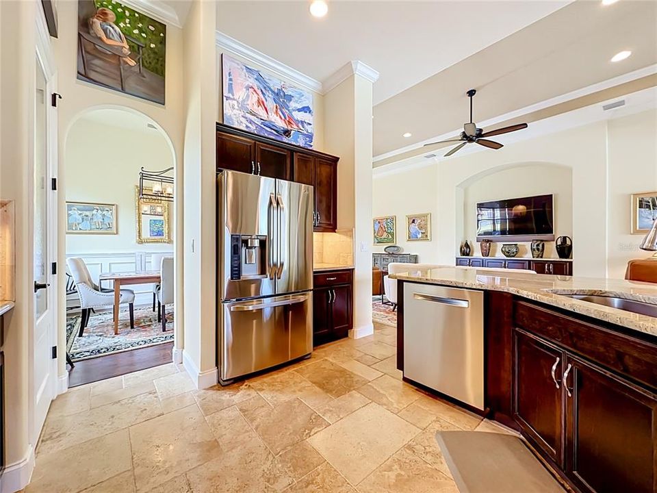 En Venta: $799,000 (3 camas, 2 baños, 2002 Pies cuadrados)
