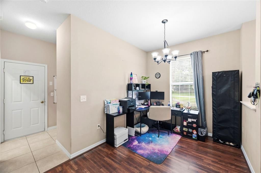 Activo con contrato: $229,900 (3 camas, 2 baños, 1686 Pies cuadrados)