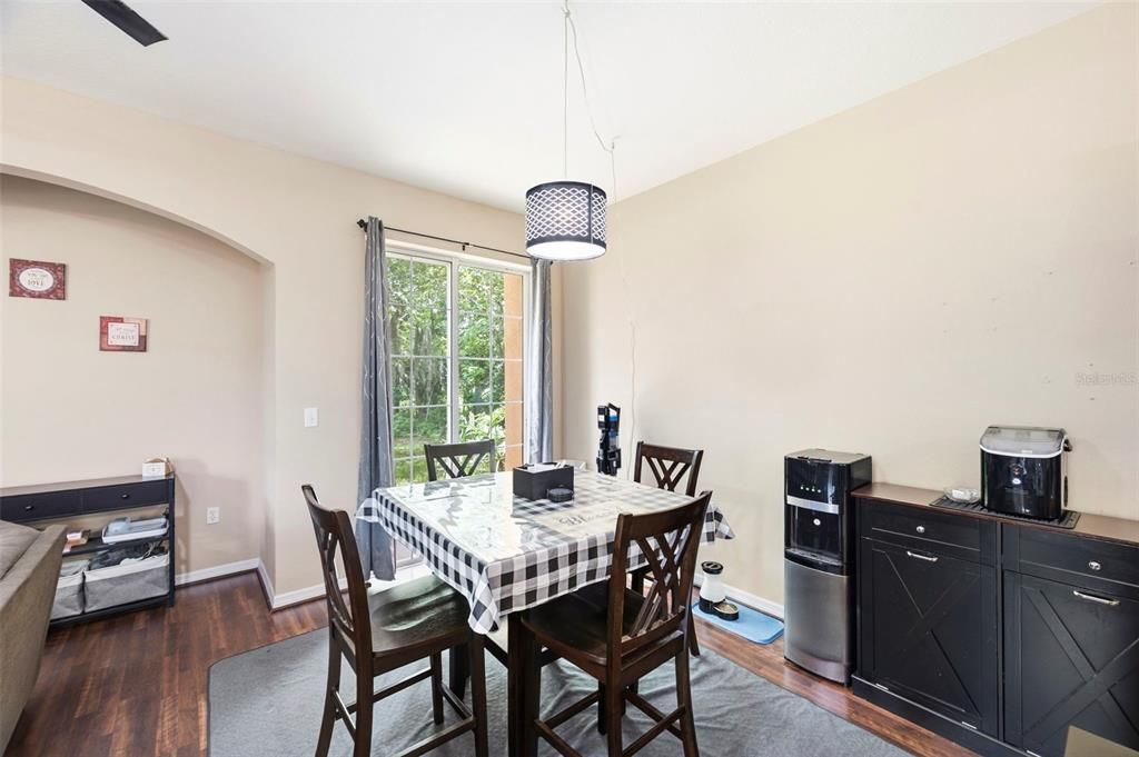 Activo con contrato: $229,900 (3 camas, 2 baños, 1686 Pies cuadrados)
