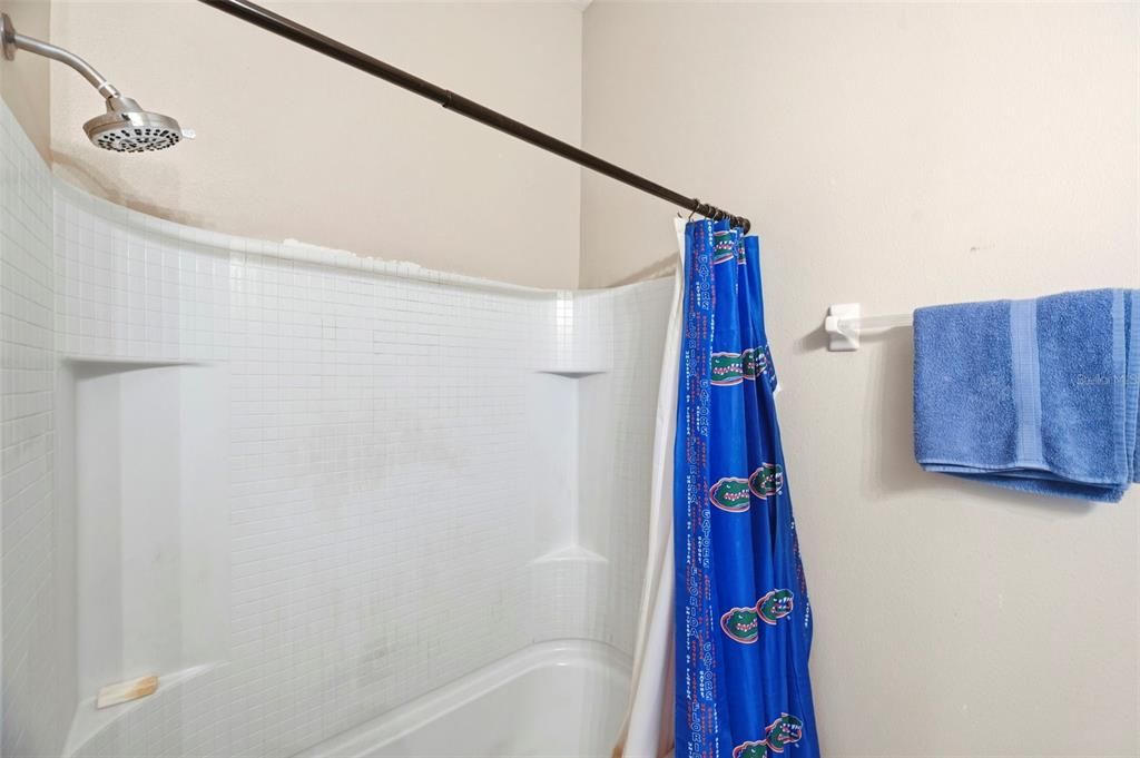Activo con contrato: $229,900 (3 camas, 2 baños, 1686 Pies cuadrados)