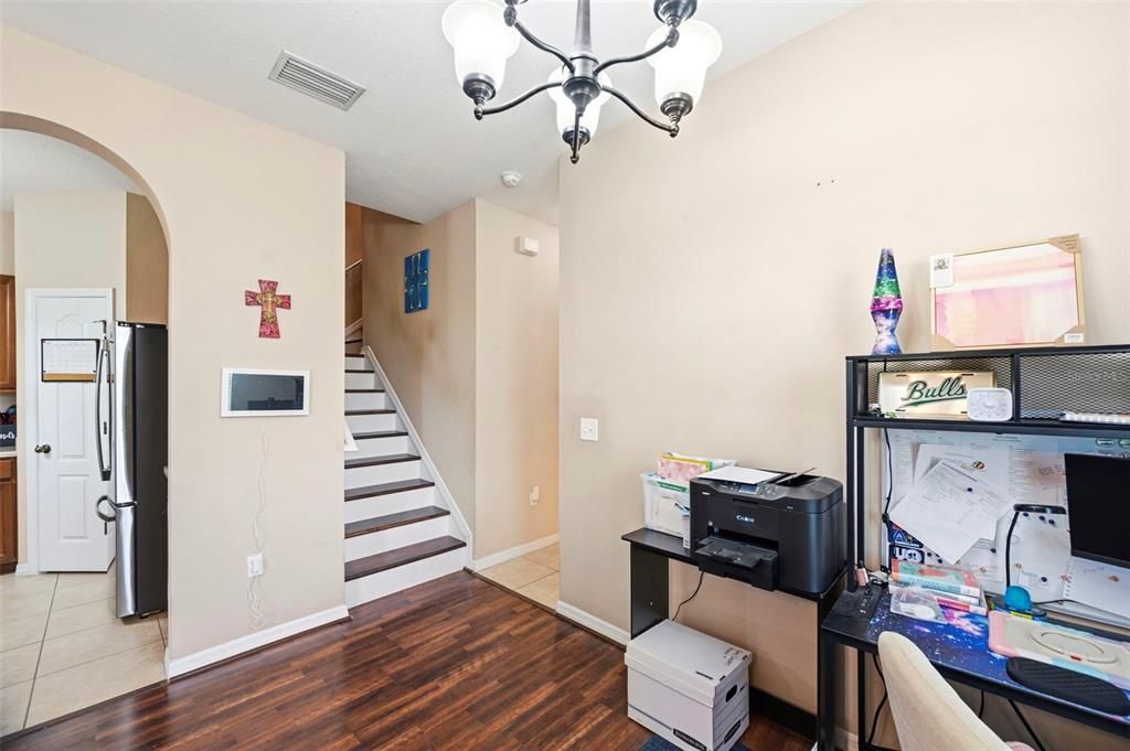 Activo con contrato: $229,900 (3 camas, 2 baños, 1686 Pies cuadrados)