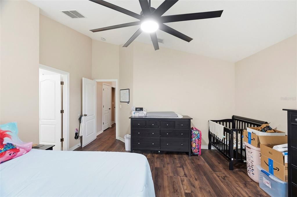 Activo con contrato: $229,900 (3 camas, 2 baños, 1686 Pies cuadrados)