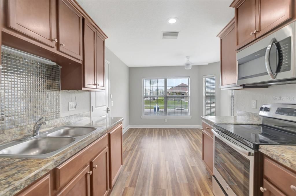 En Venta: $255,400 (3 camas, 2 baños, 1335 Pies cuadrados)