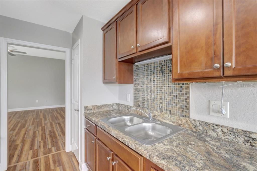 En Venta: $255,400 (3 camas, 2 baños, 1335 Pies cuadrados)