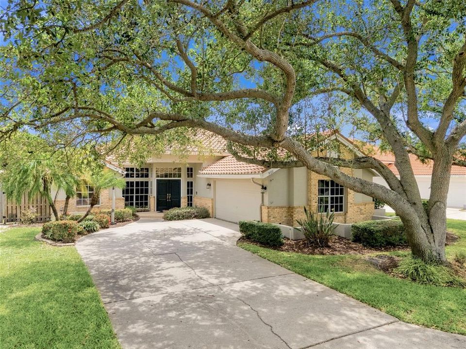 Active With Contract: $887,000 (3 beds, 3 baths, 2018 Square Feet)
