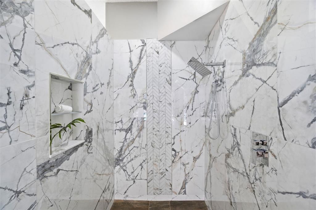 Active With Contract: $887,000 (3 beds, 3 baths, 2018 Square Feet)