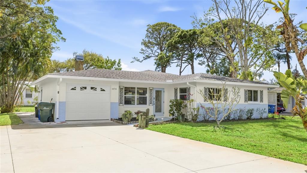 For Rent: $2,600 (3 beds, 2 baths, 1594 Square Feet)