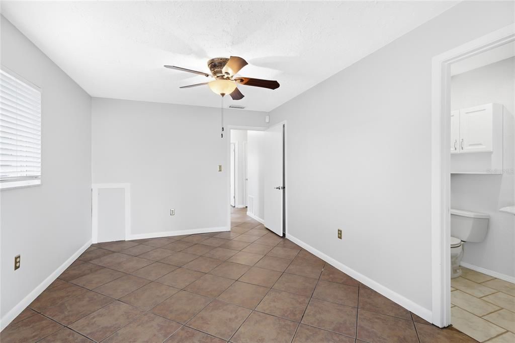 For Rent: $2,600 (3 beds, 2 baths, 1594 Square Feet)