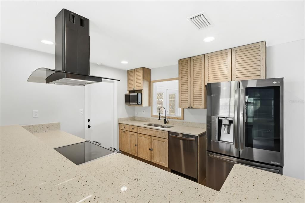 For Rent: $2,600 (3 beds, 2 baths, 1594 Square Feet)