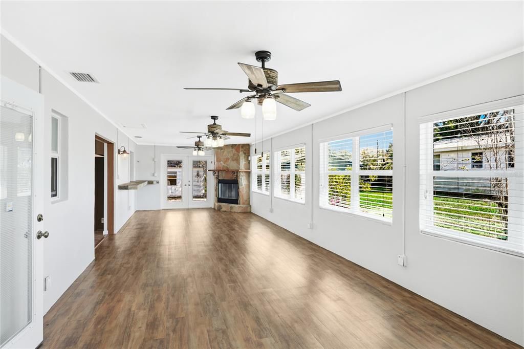 For Rent: $2,600 (3 beds, 2 baths, 1594 Square Feet)