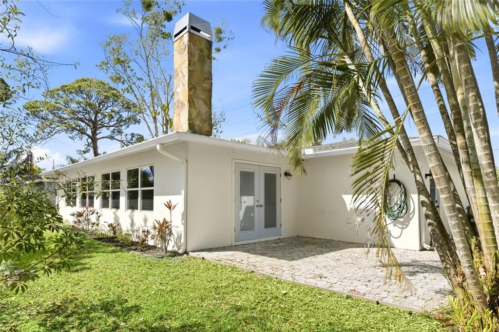 For Rent: $2,600 (3 beds, 2 baths, 1594 Square Feet)