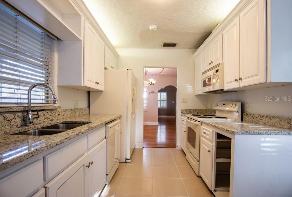 For Rent: $2,850 (3 beds, 2 baths, 1850 Square Feet)