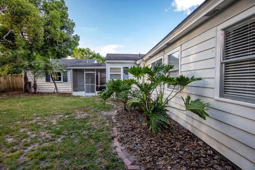 For Rent: $2,850 (3 beds, 2 baths, 1850 Square Feet)
