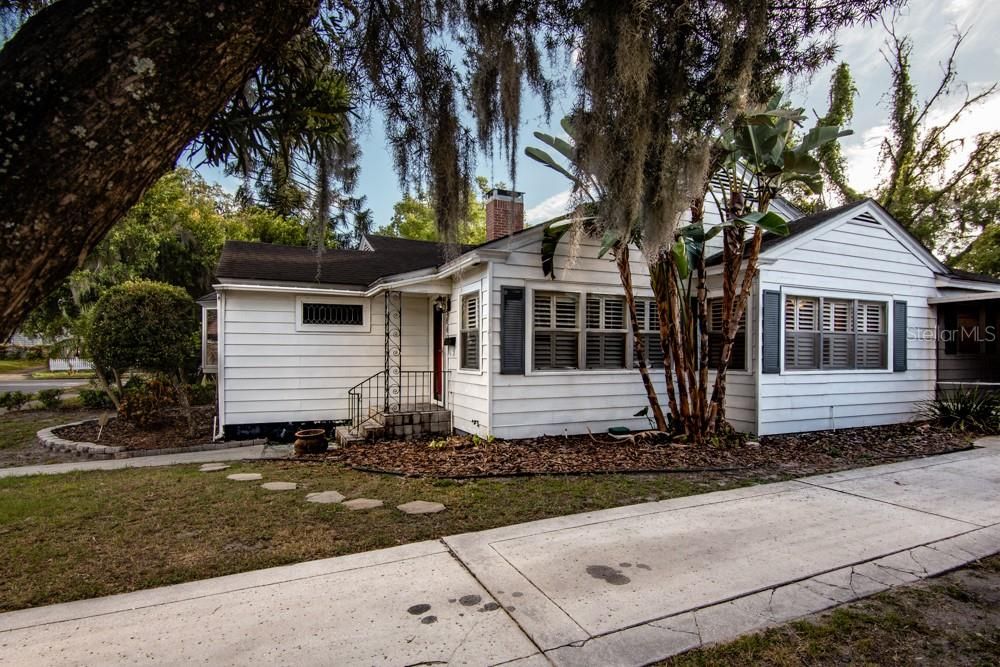 For Rent: $2,850 (3 beds, 2 baths, 1850 Square Feet)