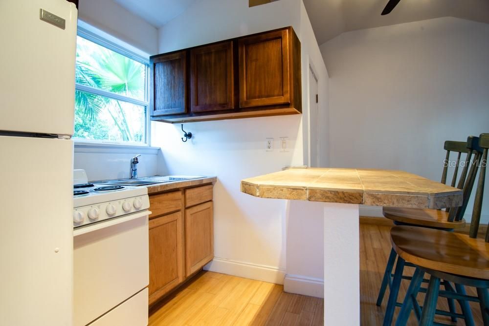 For Rent: $2,850 (3 beds, 2 baths, 1850 Square Feet)