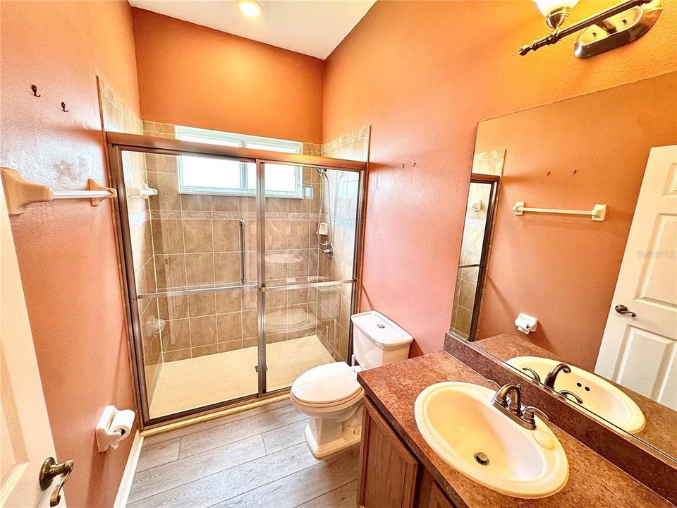 На продажу: $249,999 (3 спален, 2 ванн, 1868 Квадратных фут)