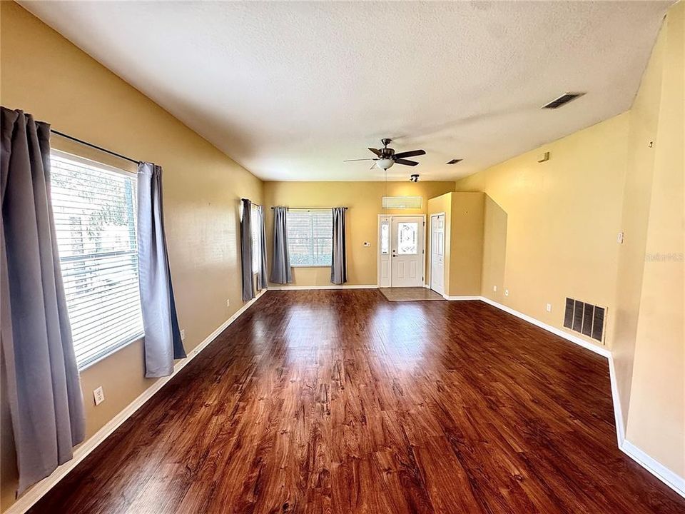 На продажу: $249,999 (3 спален, 2 ванн, 1868 Квадратных фут)