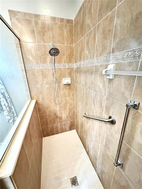 На продажу: $249,999 (3 спален, 2 ванн, 1868 Квадратных фут)