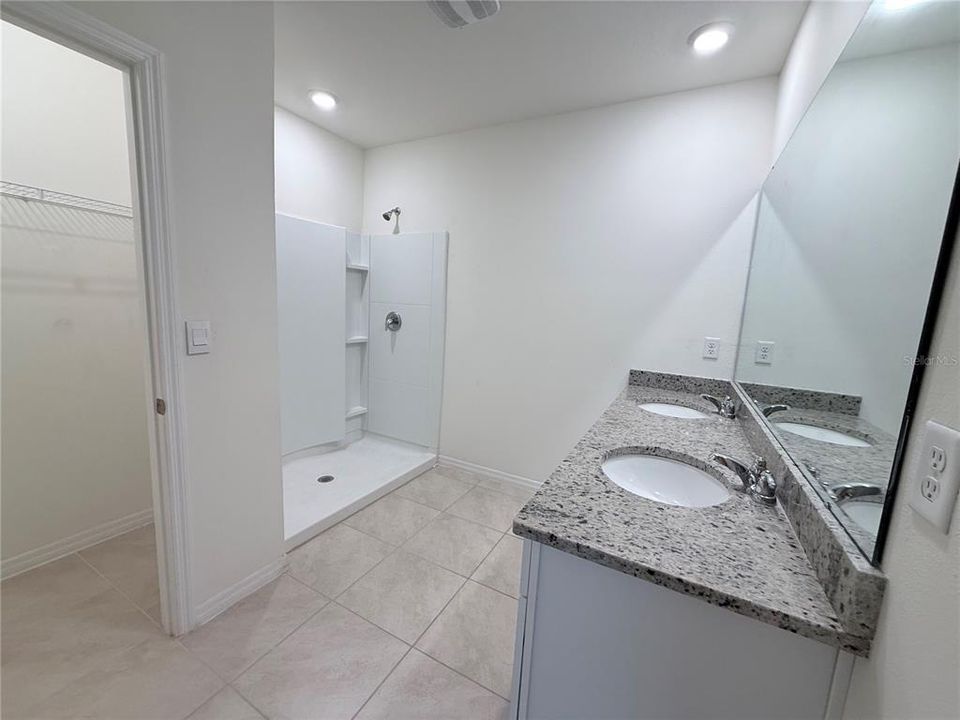 En Renta: $2,250 (3 camas, 2 baños, 1725 Pies cuadrados)