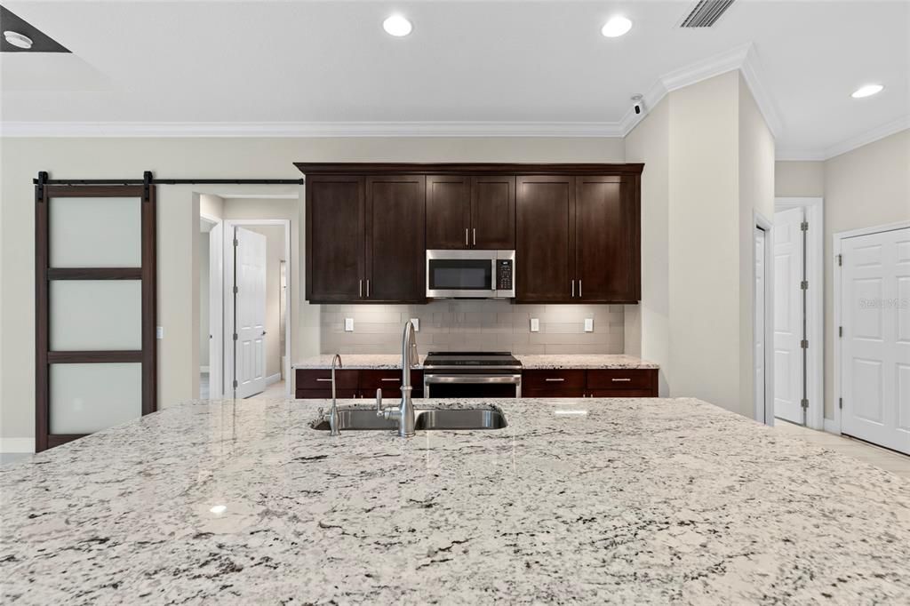 En Venta: $795,000 (4 camas, 3 baños, 3177 Pies cuadrados)