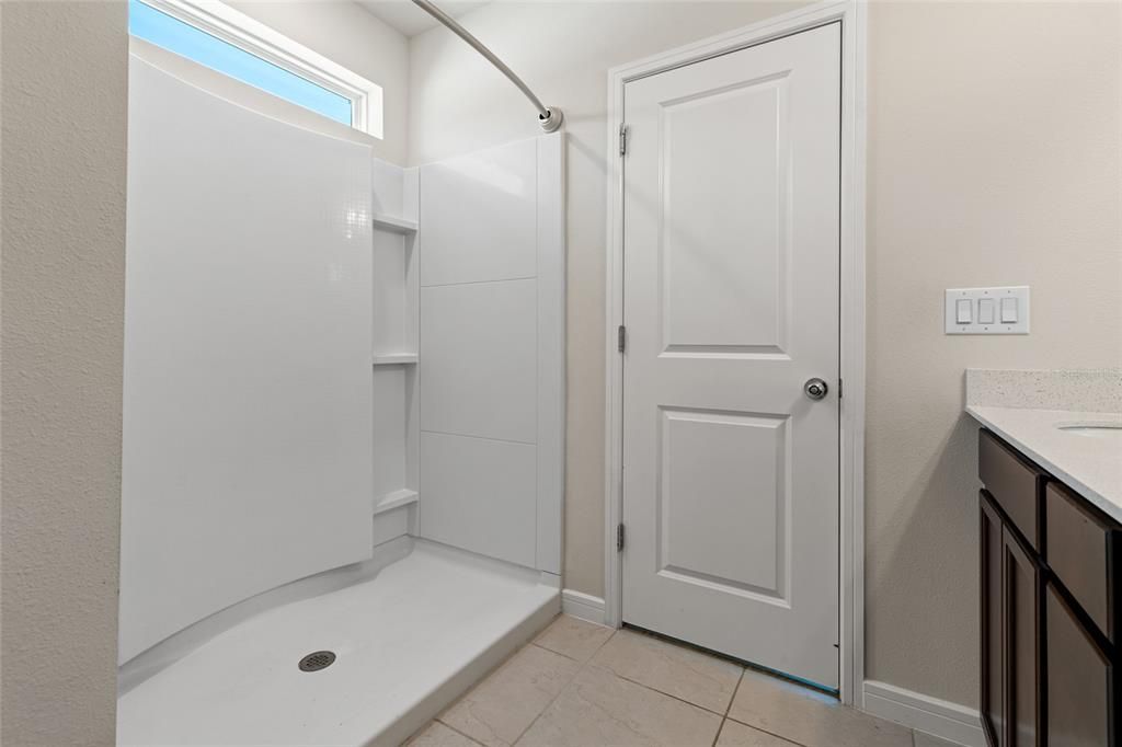 En Venta: $375,000 (4 camas, 2 baños, 1850 Pies cuadrados)