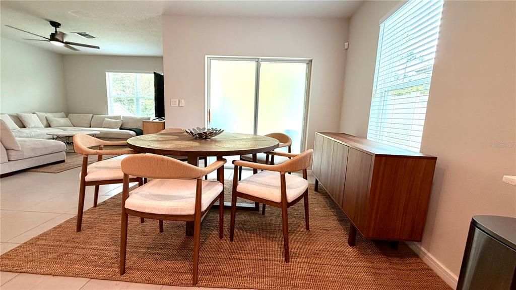 En Venta: $375,000 (4 camas, 2 baños, 1850 Pies cuadrados)
