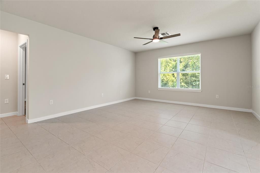 En Venta: $375,000 (4 camas, 2 baños, 1850 Pies cuadrados)