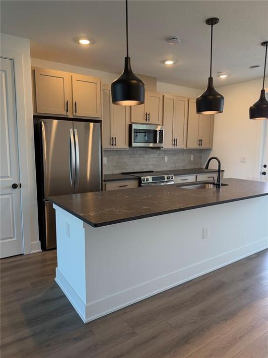 For Rent: $3,100 (3 beds, 3 baths, 1936 Square Feet)