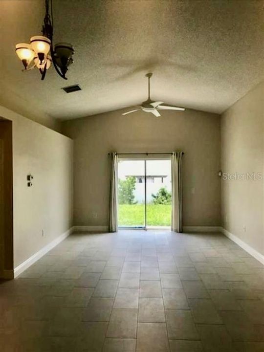 出租: $1,875 (3 贝兹, 2 浴室, 1259 平方英尺)