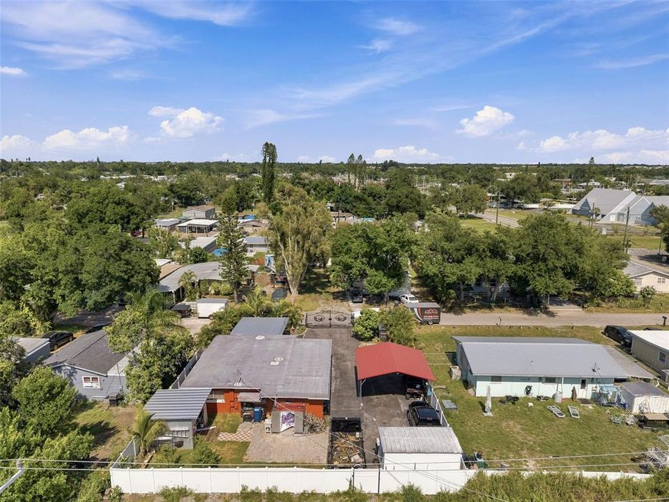 For Sale: $250,000 (2 beds, 1 baths, 884 Square Feet)