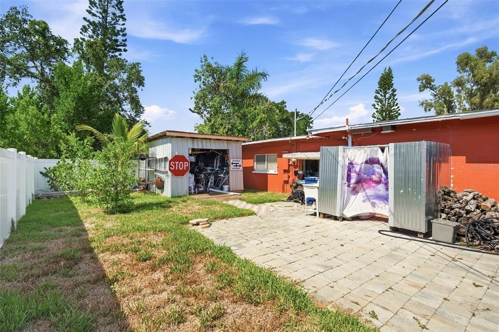 For Sale: $250,000 (2 beds, 1 baths, 884 Square Feet)
