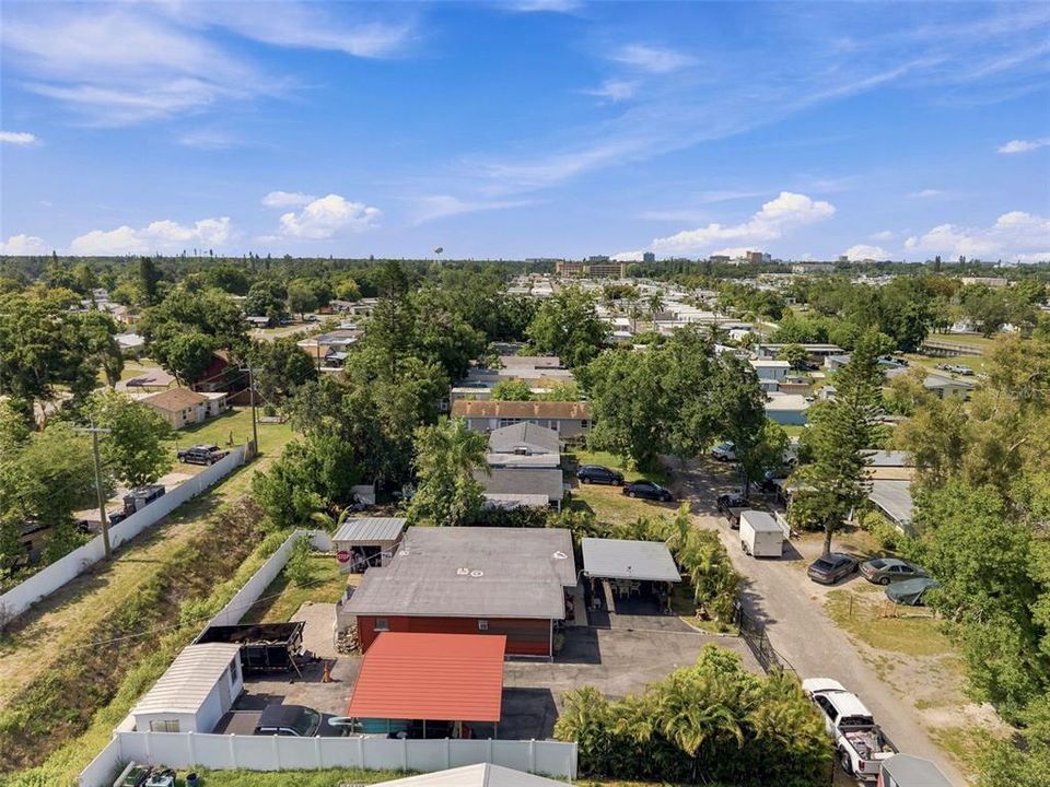For Sale: $250,000 (2 beds, 1 baths, 884 Square Feet)