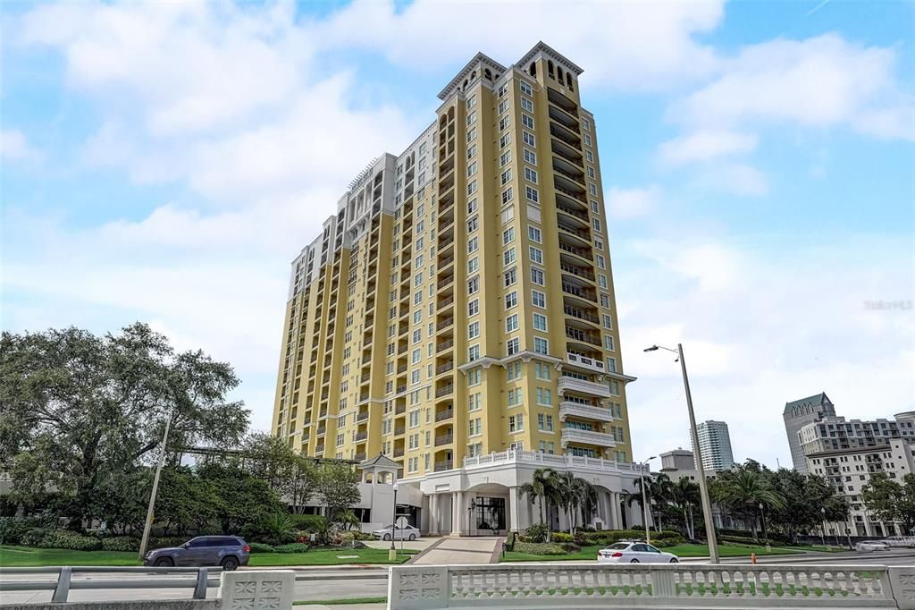 For Rent: $3,500 (2 beds, 2 baths, 1170 Square Feet)