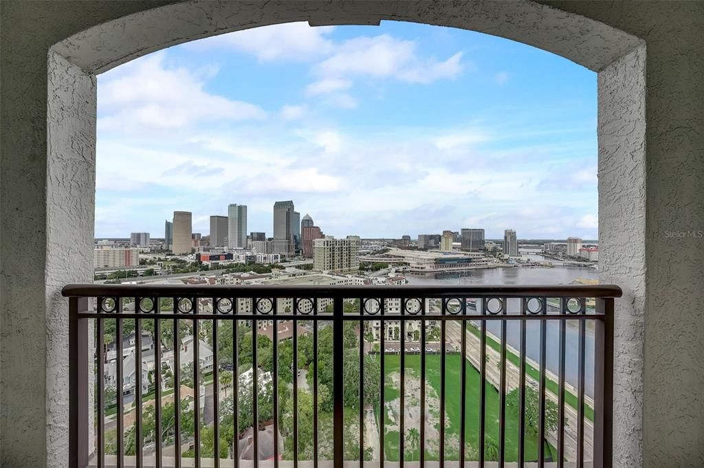 For Rent: $3,500 (2 beds, 2 baths, 1170 Square Feet)