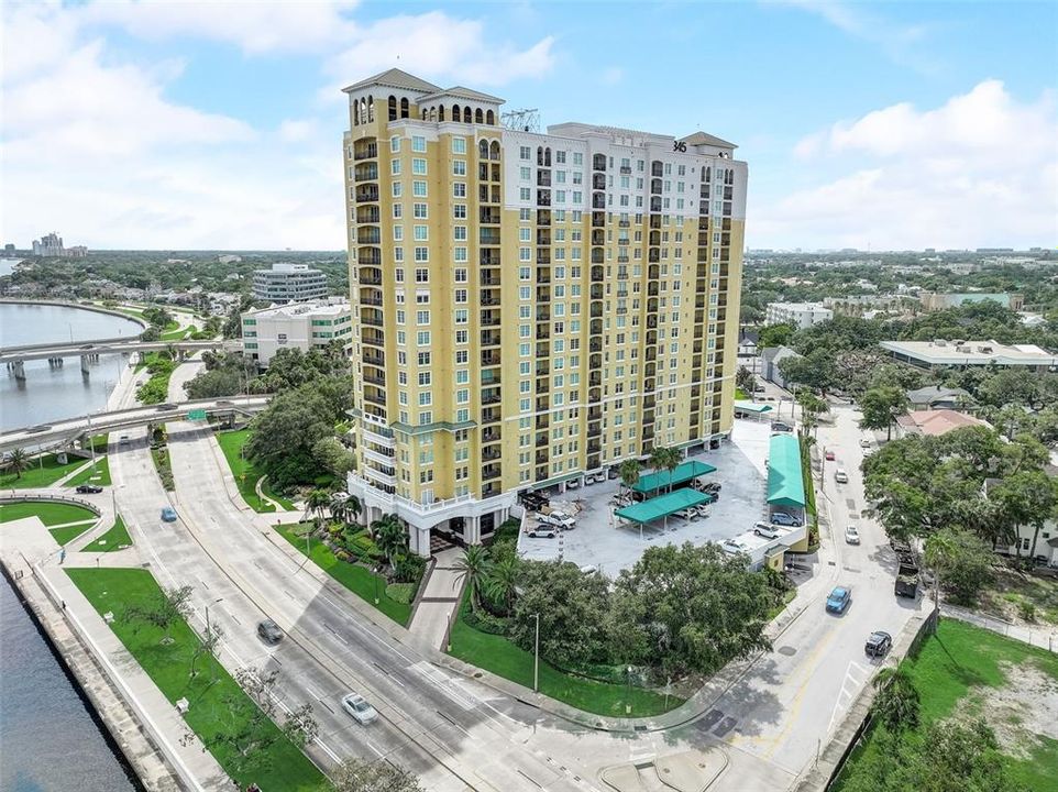 For Rent: $3,500 (2 beds, 2 baths, 1170 Square Feet)