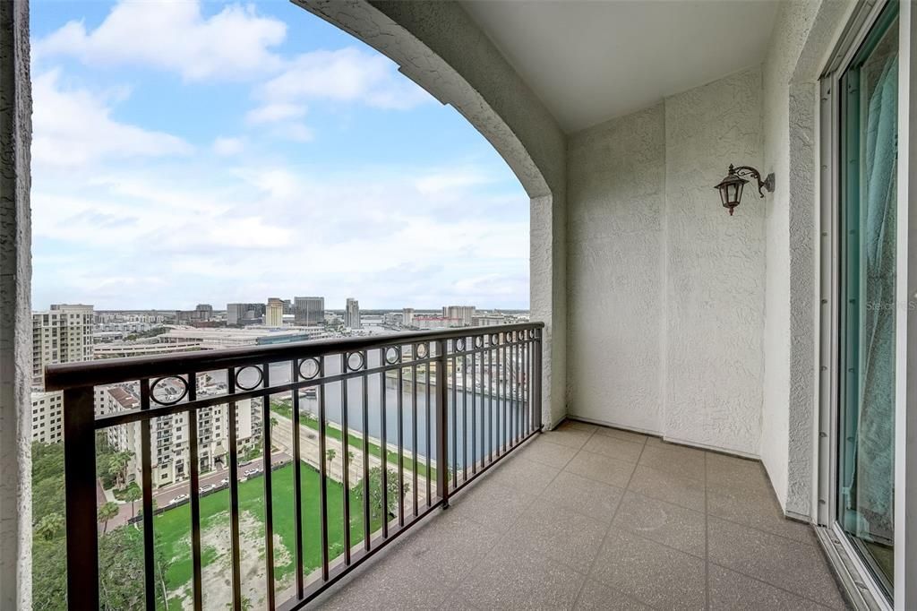For Rent: $3,500 (2 beds, 2 baths, 1170 Square Feet)