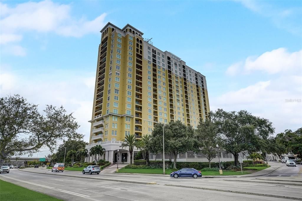 For Rent: $3,500 (2 beds, 2 baths, 1170 Square Feet)