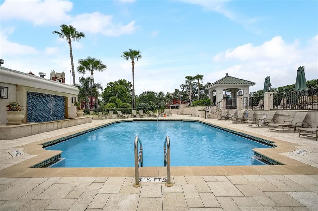 For Rent: $3,500 (2 beds, 2 baths, 1170 Square Feet)