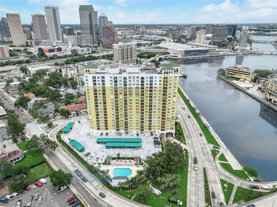 For Rent: $3,500 (2 beds, 2 baths, 1170 Square Feet)